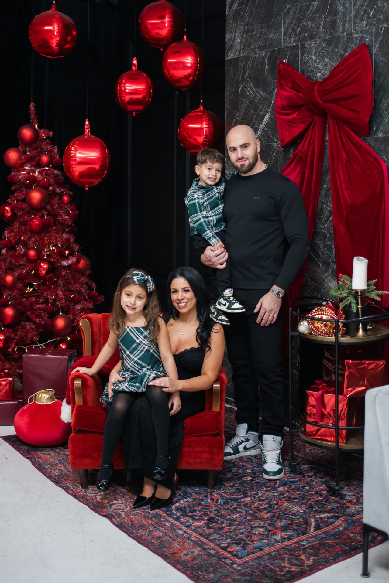 Christmas mini session in Montreal photographed by Keyris Rodriguez