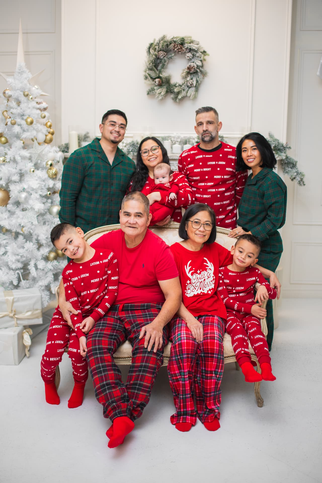 Christmas mini session in Montreal photographed by Keyris Rodriguez