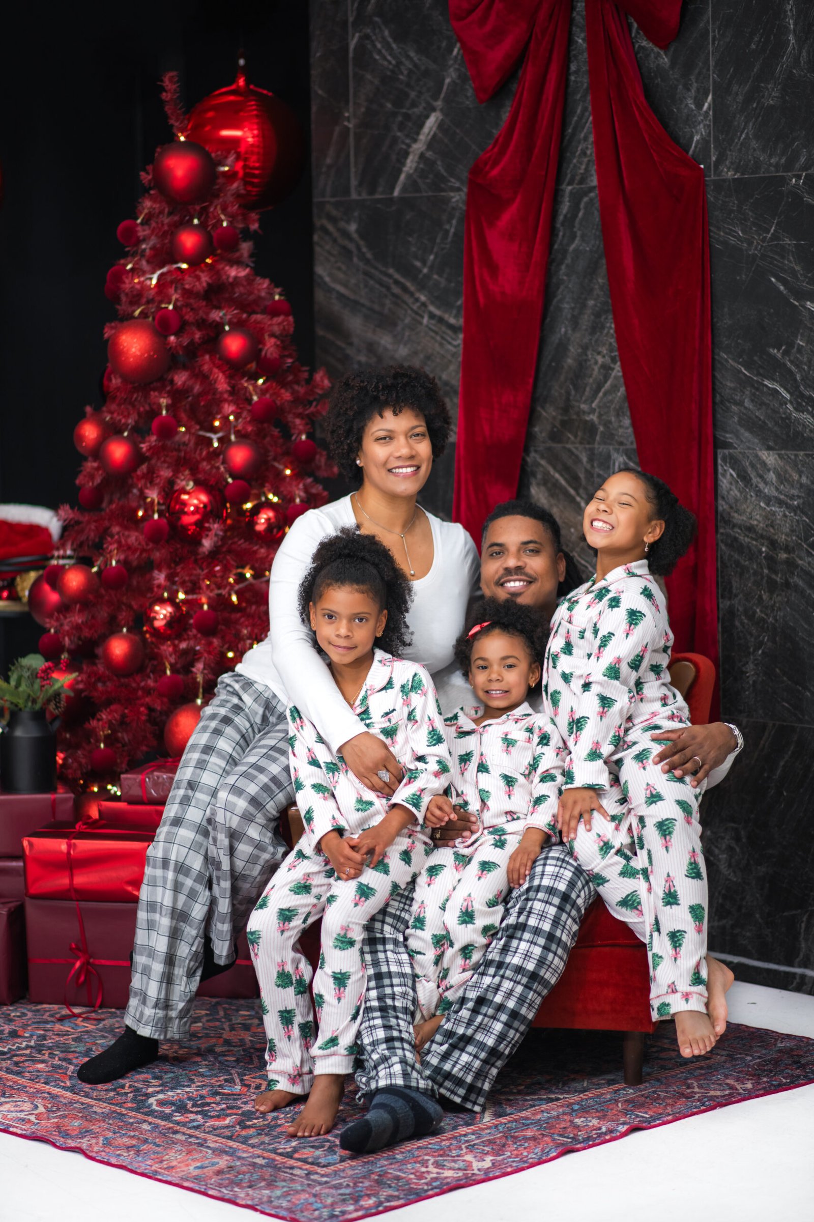 Christmas mini session in Montreal photographed by Keyris Rodriguez
