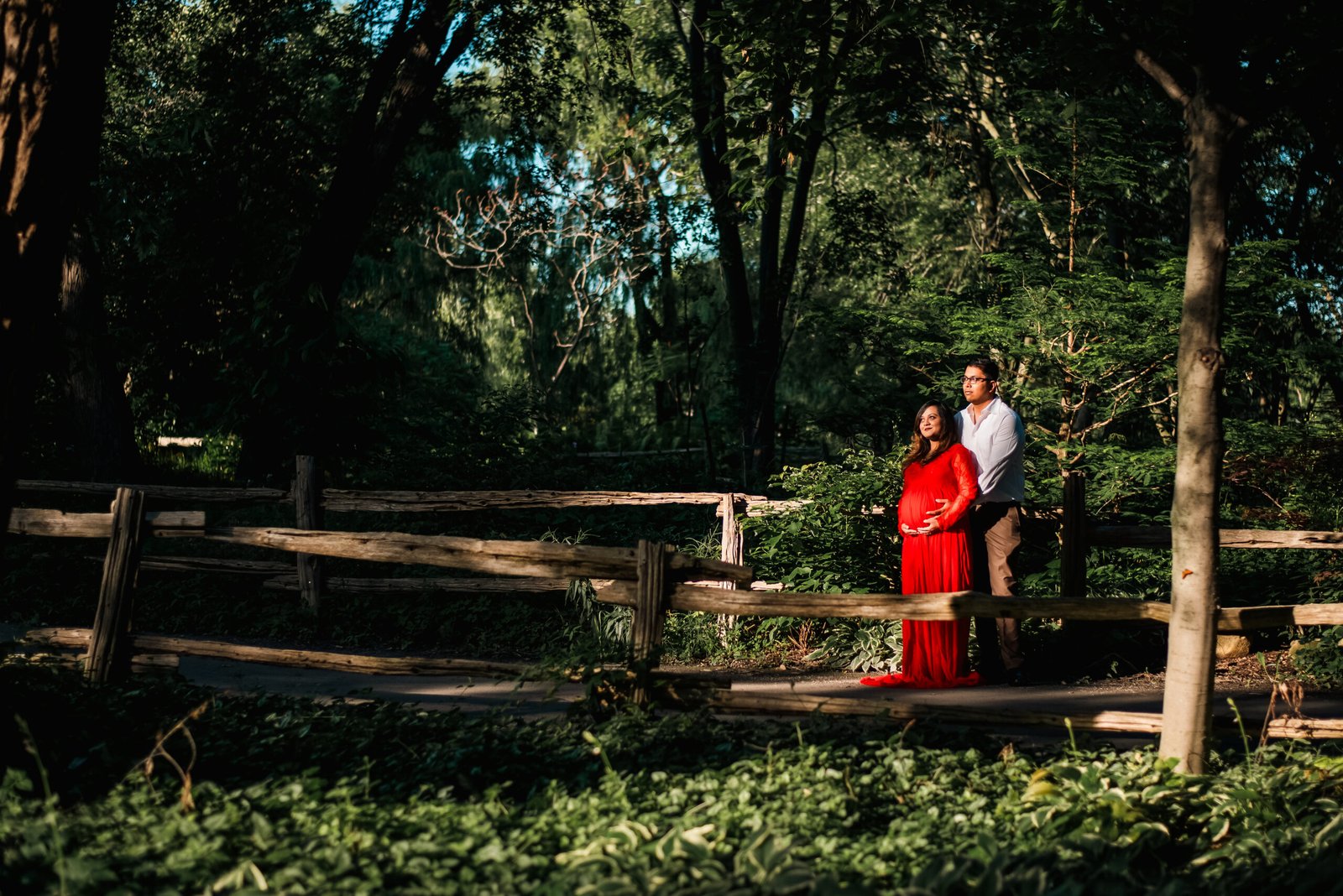 Maternity portrait photographed in Montreal by Keyris Rodriguez