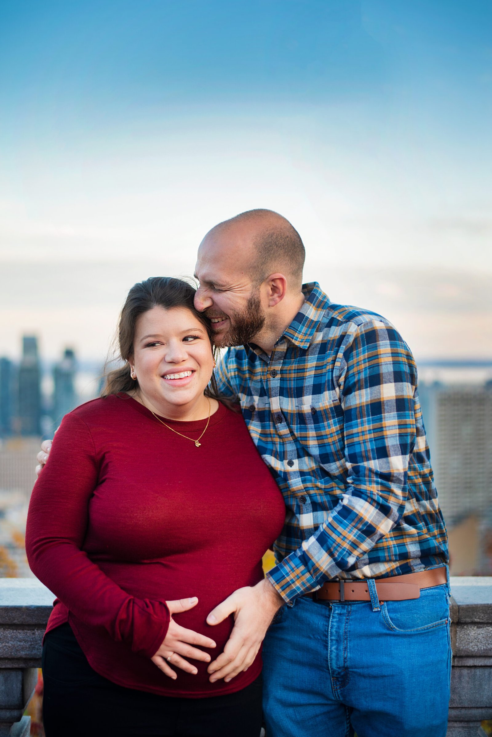 Maternity portrait photographed in Montreal by Keyris Rodriguez