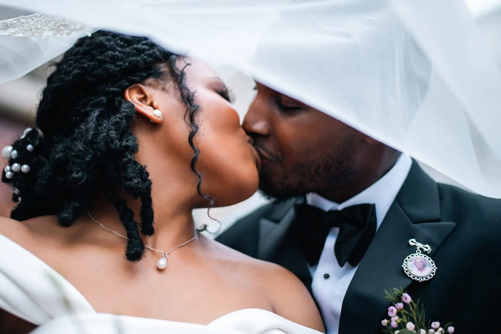 Rose & Tolu wedding — photographed by Keyris Rodriguez (11)